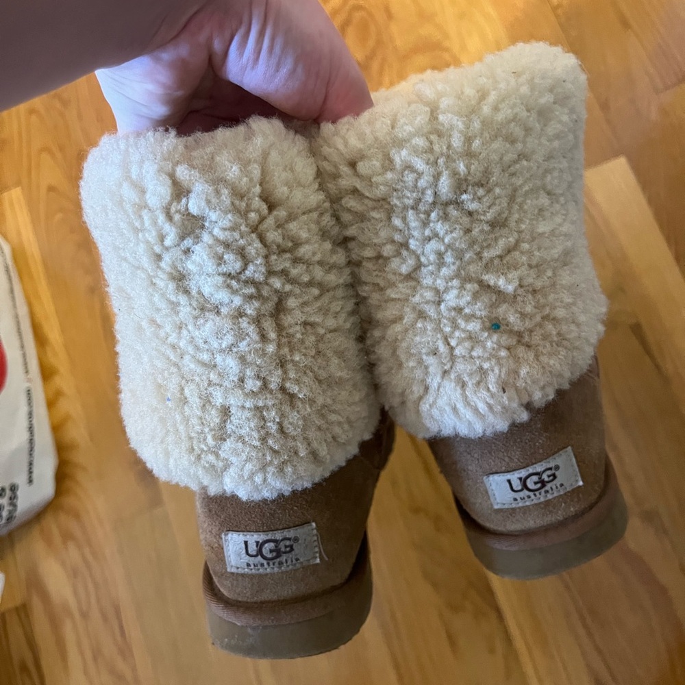 UGG Women's tall boots in chestnut